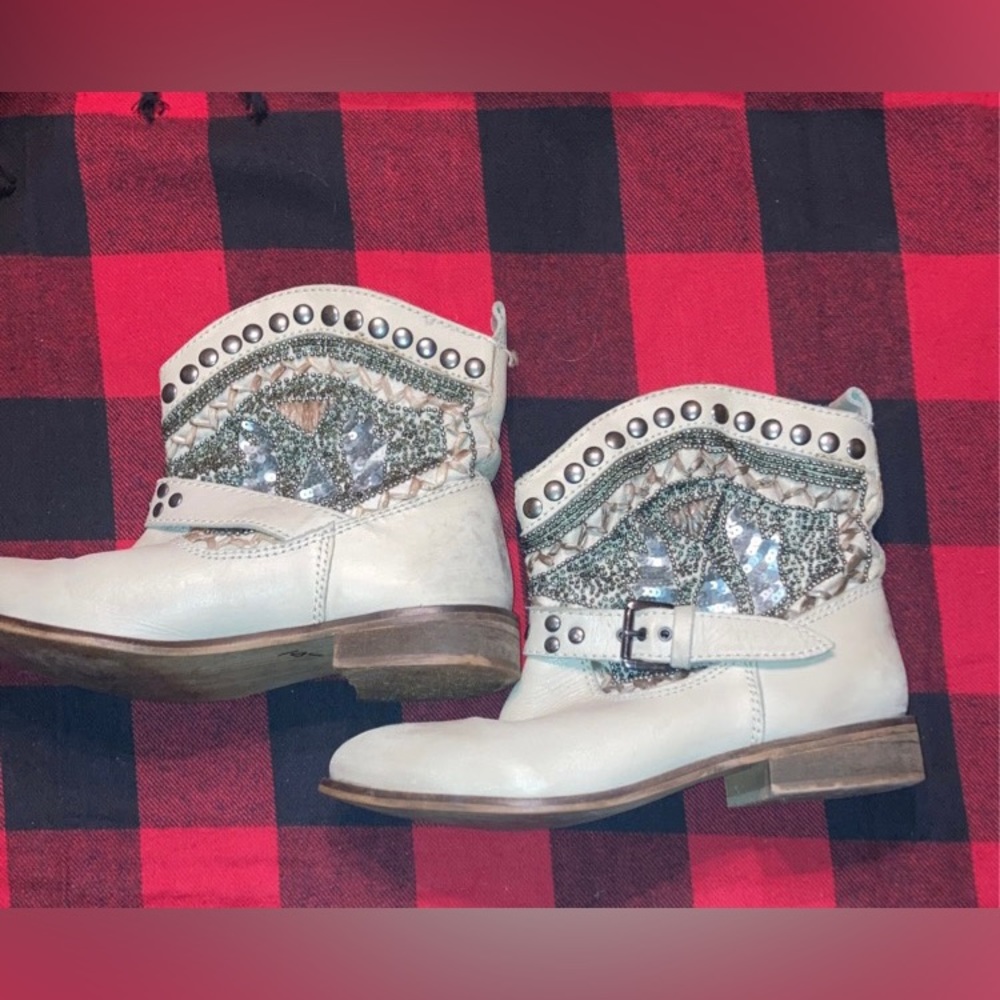 Naughty monkey boots